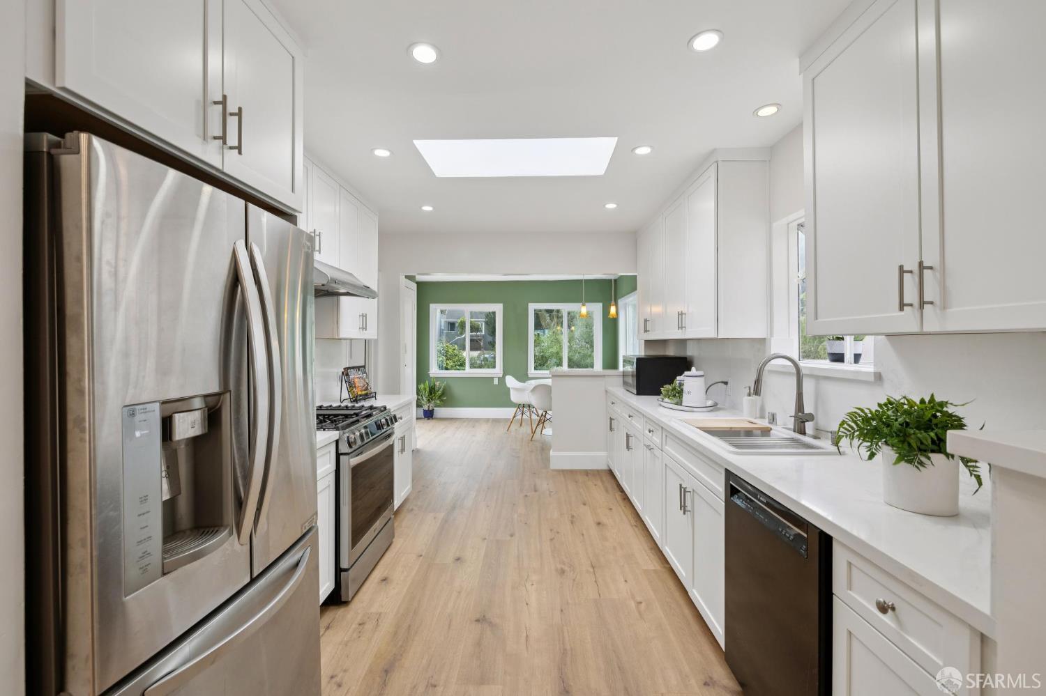 Detail Gallery Image 6 of 42 For 327 Ulloa St, San Francisco,  CA 94127 - 4 Beds | 3 Baths