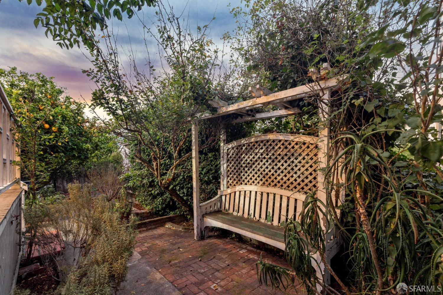 Detail Gallery Image 42 of 85 For 22 Beaver St, San Francisco,  CA 94114 - 5 Beds | 4 Baths