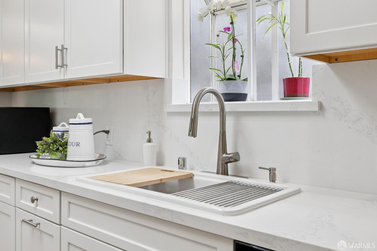 Detail Gallery Image 7 of 42 For 327 Ulloa St, San Francisco,  CA 94127 - 4 Beds | 3 Baths