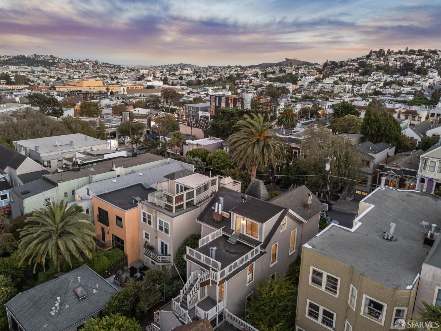 Detail Gallery Image 7 of 85 For 22 Beaver St, San Francisco,  CA 94114 - 5 Beds | 4 Baths