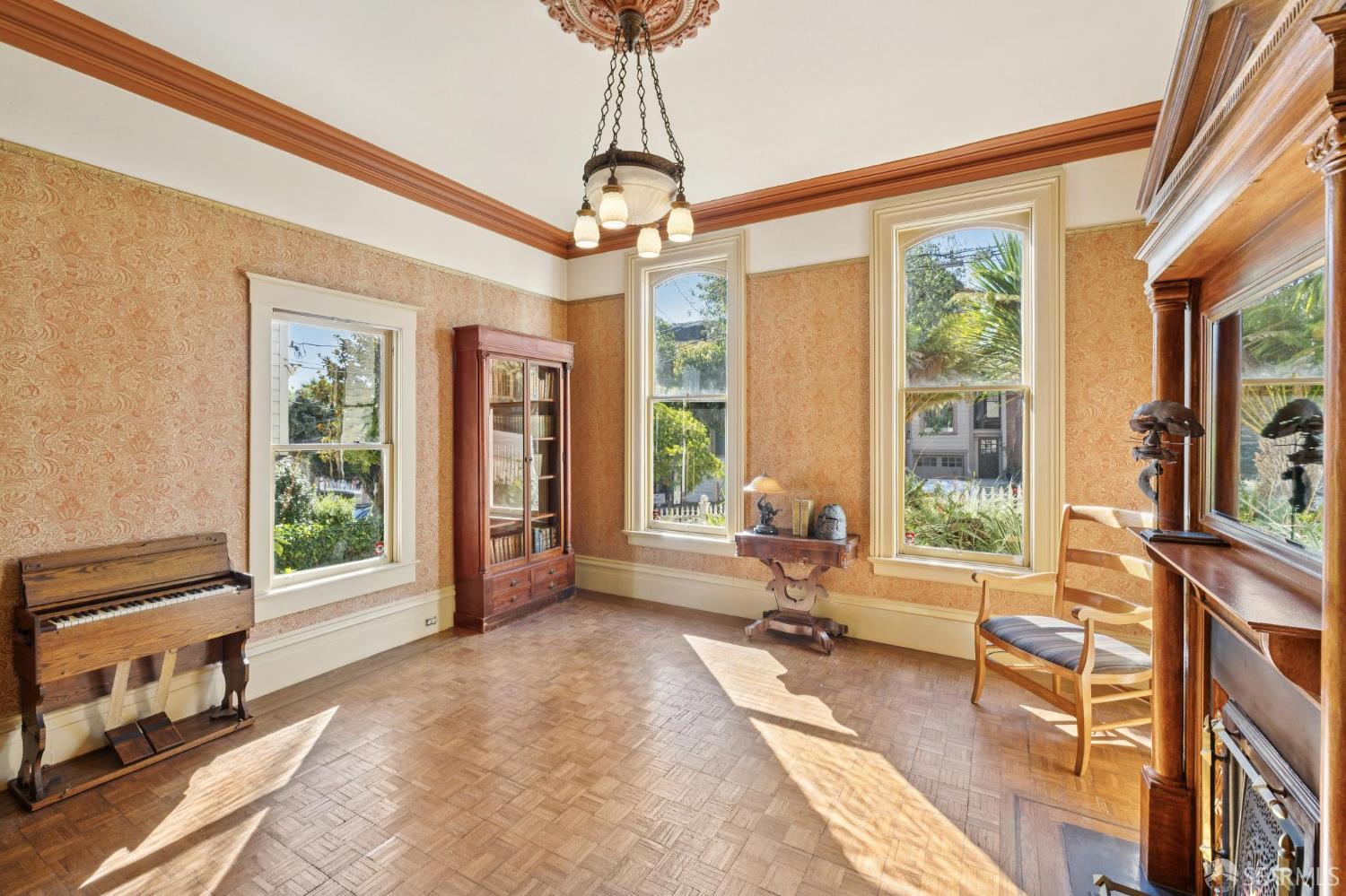 Detail Gallery Image 23 of 85 For 22 Beaver St, San Francisco,  CA 94114 - 5 Beds | 4 Baths