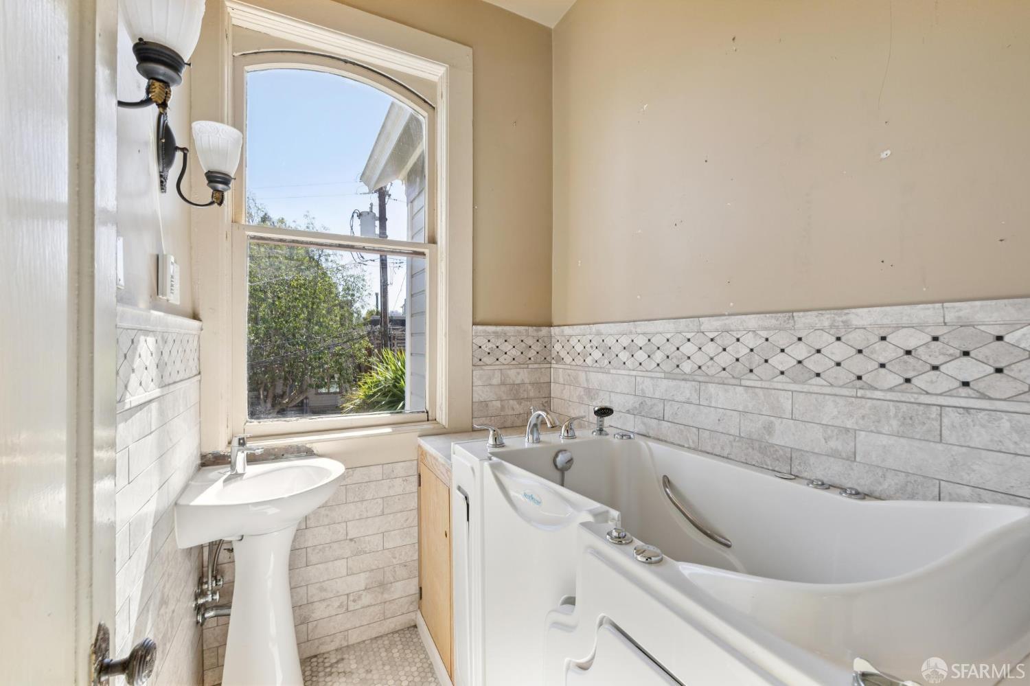 Detail Gallery Image 61 of 85 For 22 Beaver St, San Francisco,  CA 94114 - 5 Beds | 4 Baths