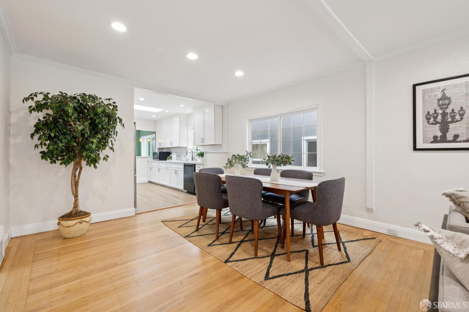 Detail Gallery Image 5 of 42 For 327 Ulloa St, San Francisco,  CA 94127 - 4 Beds | 3 Baths