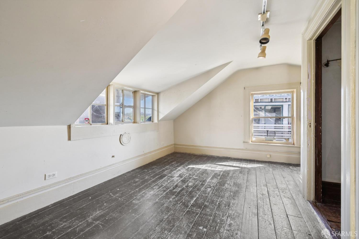 Detail Gallery Image 62 of 85 For 22 Beaver St, San Francisco,  CA 94114 - 5 Beds | 4 Baths