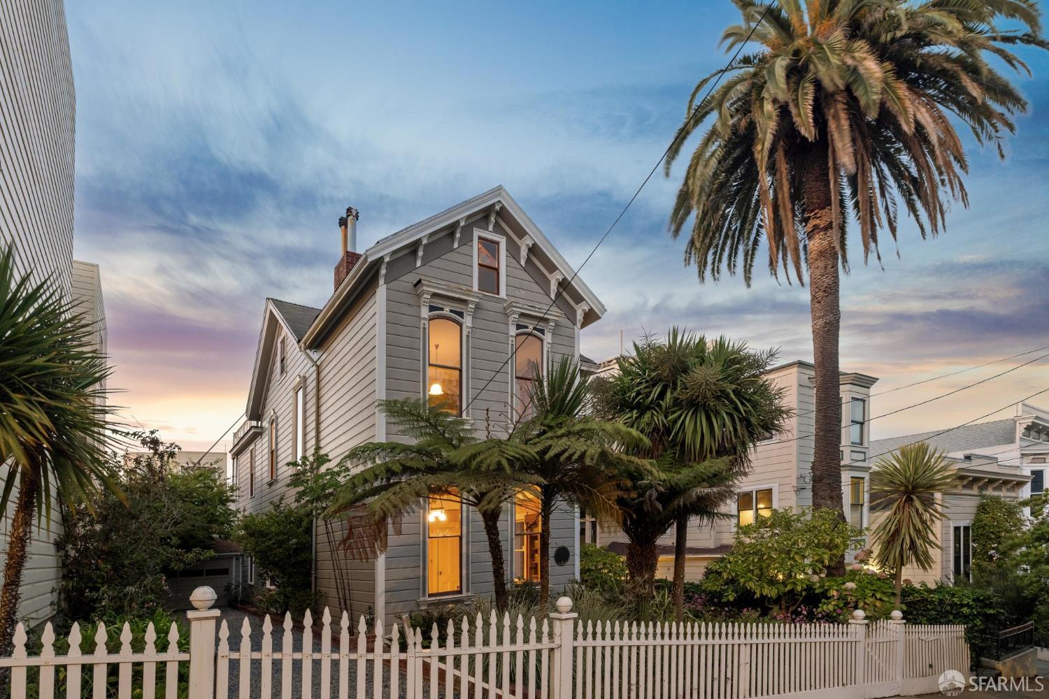 Detail Gallery Image 13 of 85 For 22 Beaver St, San Francisco,  CA 94114 - 5 Beds | 4 Baths