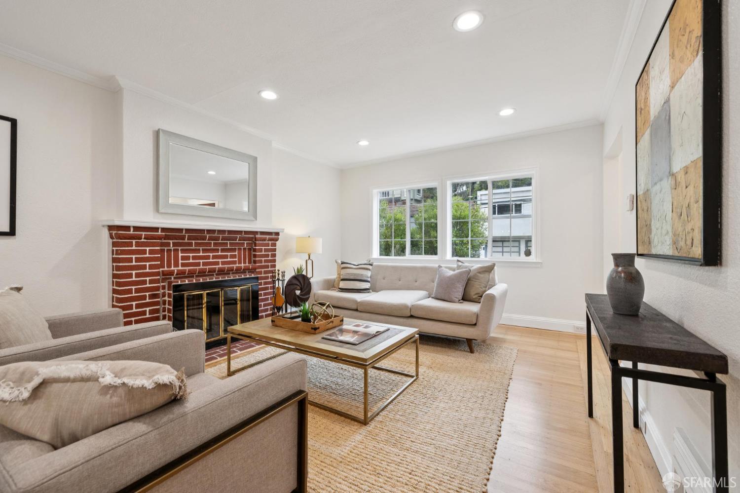 Detail Gallery Image 3 of 42 For 327 Ulloa St, San Francisco,  CA 94127 - 4 Beds | 3 Baths