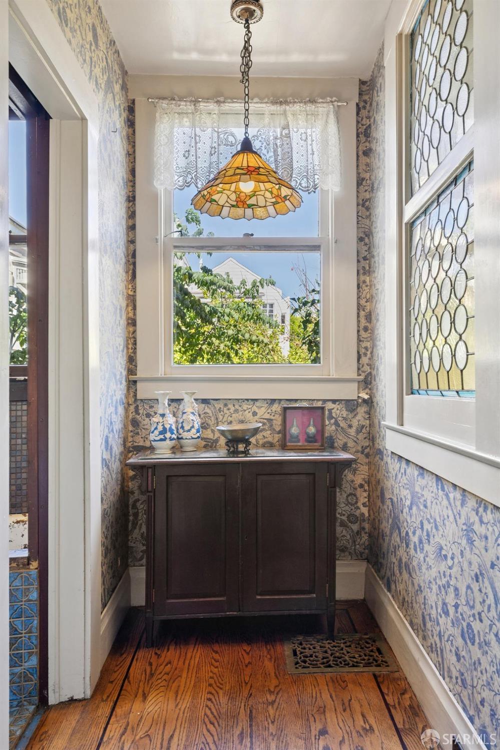 Detail Gallery Image 31 of 85 For 22 Beaver St, San Francisco,  CA 94114 - 5 Beds | 4 Baths