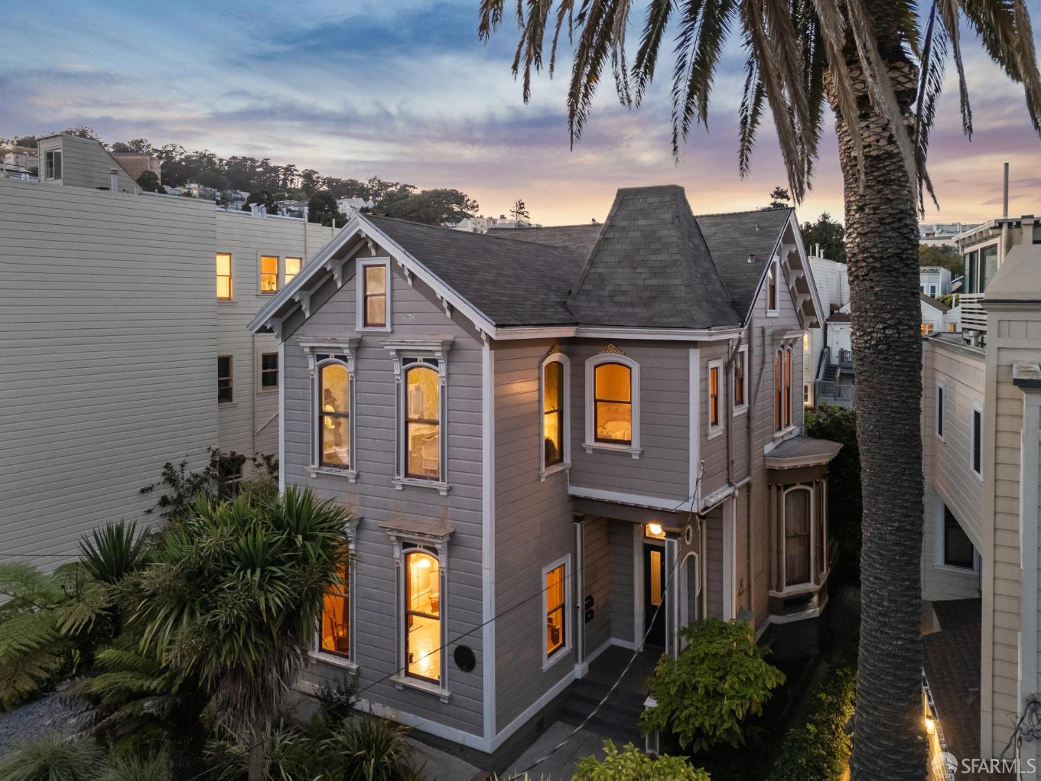 Detail Gallery Image 9 of 85 For 22 Beaver St, San Francisco,  CA 94114 - 5 Beds | 4 Baths