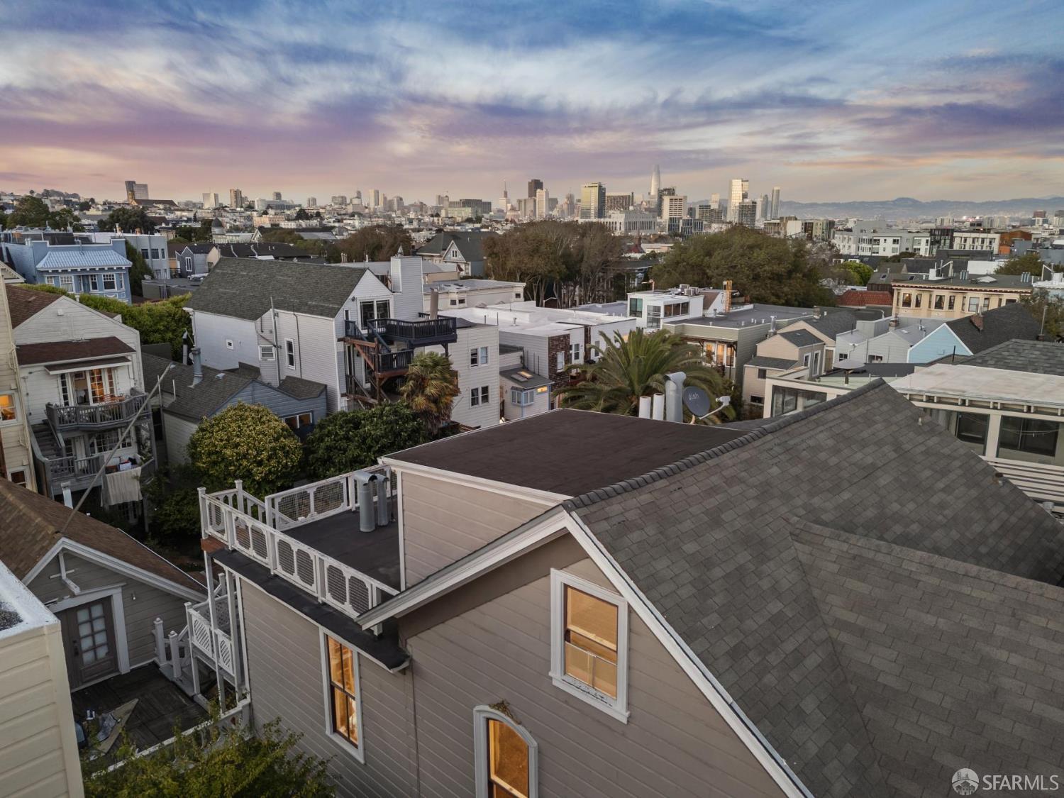 Detail Gallery Image 8 of 85 For 22 Beaver St, San Francisco,  CA 94114 - 5 Beds | 4 Baths