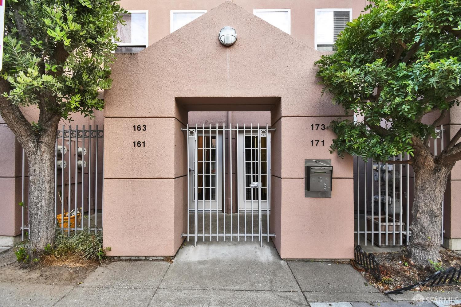 Photo #3: 425077533 Listing 