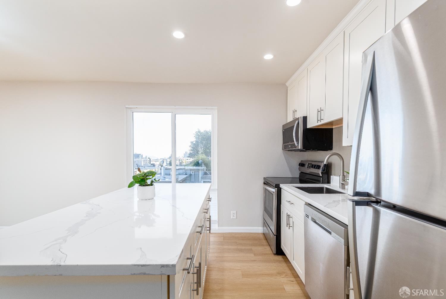 Detail Gallery Image 6 of 18 For 646 Corbett Ave #508,  San Francisco,  CA 94114 - 1 Beds | 1 Baths