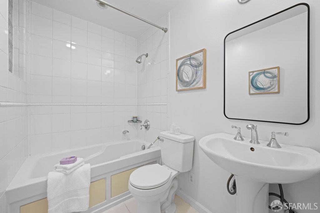 Photo #6: 425076616 Listing: Photo #6