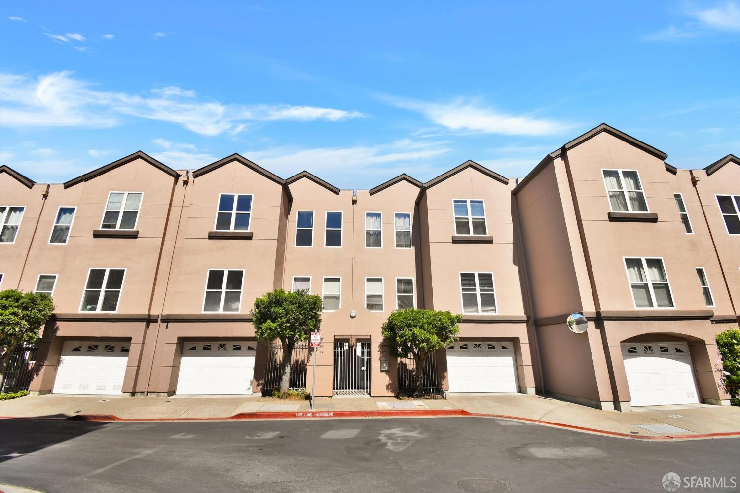 Photo #2: 425077533 Listing 