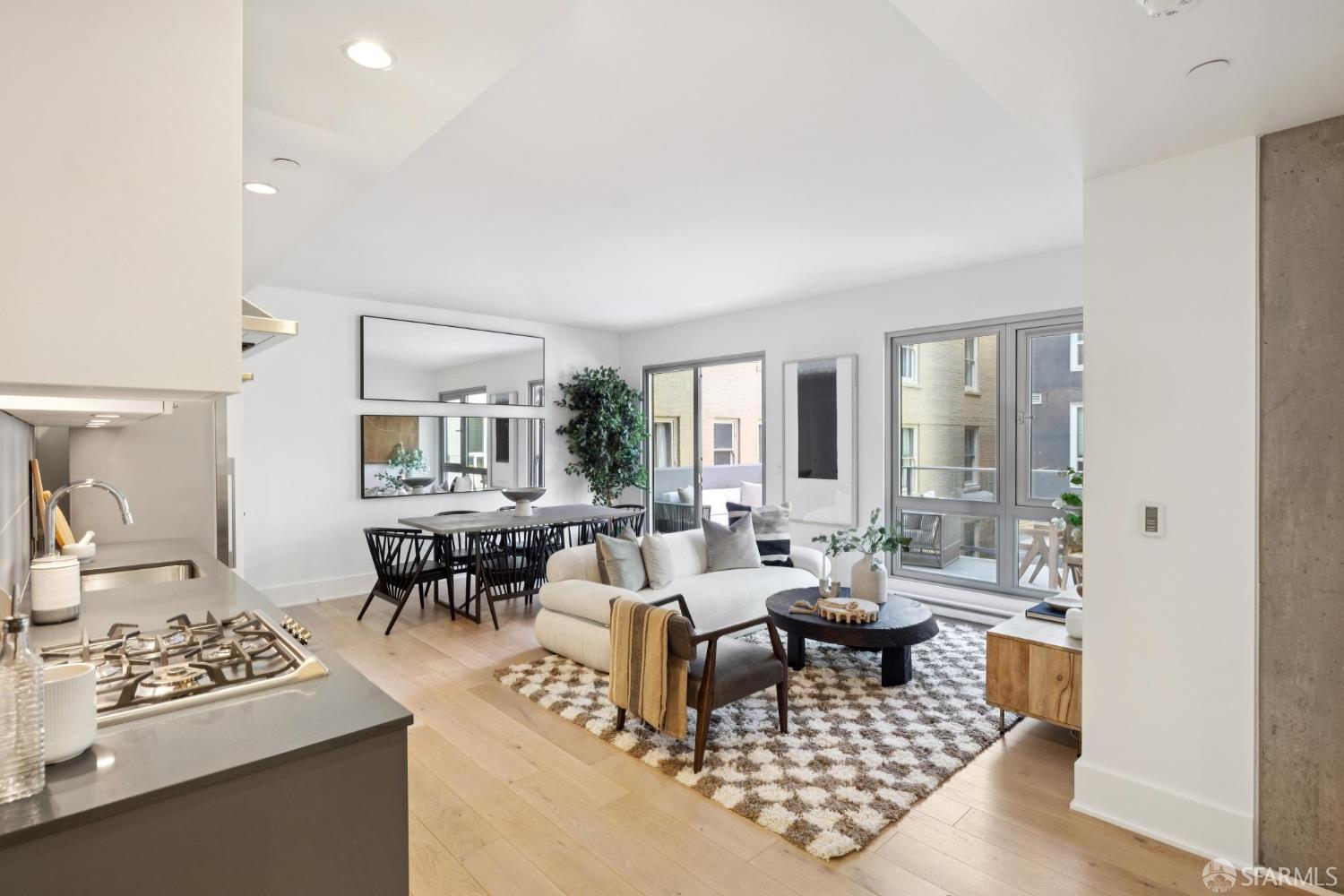Photo #3: 425077604 Listing 
