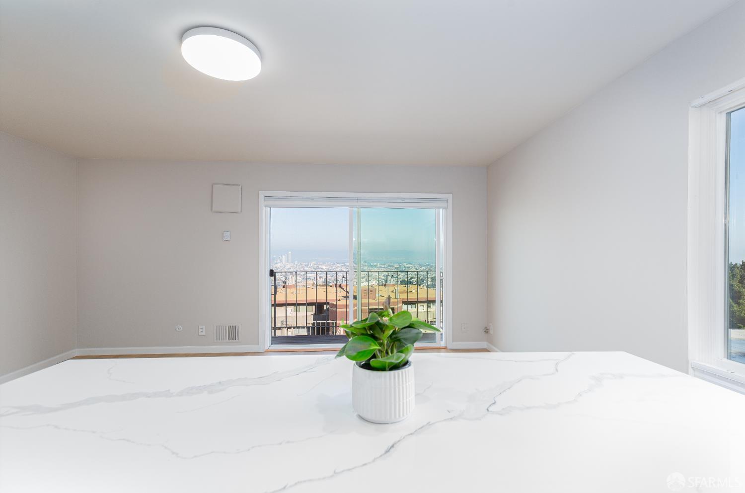 Detail Gallery Image 8 of 18 For 646 Corbett Ave #508,  San Francisco,  CA 94114 - 1 Beds | 1 Baths