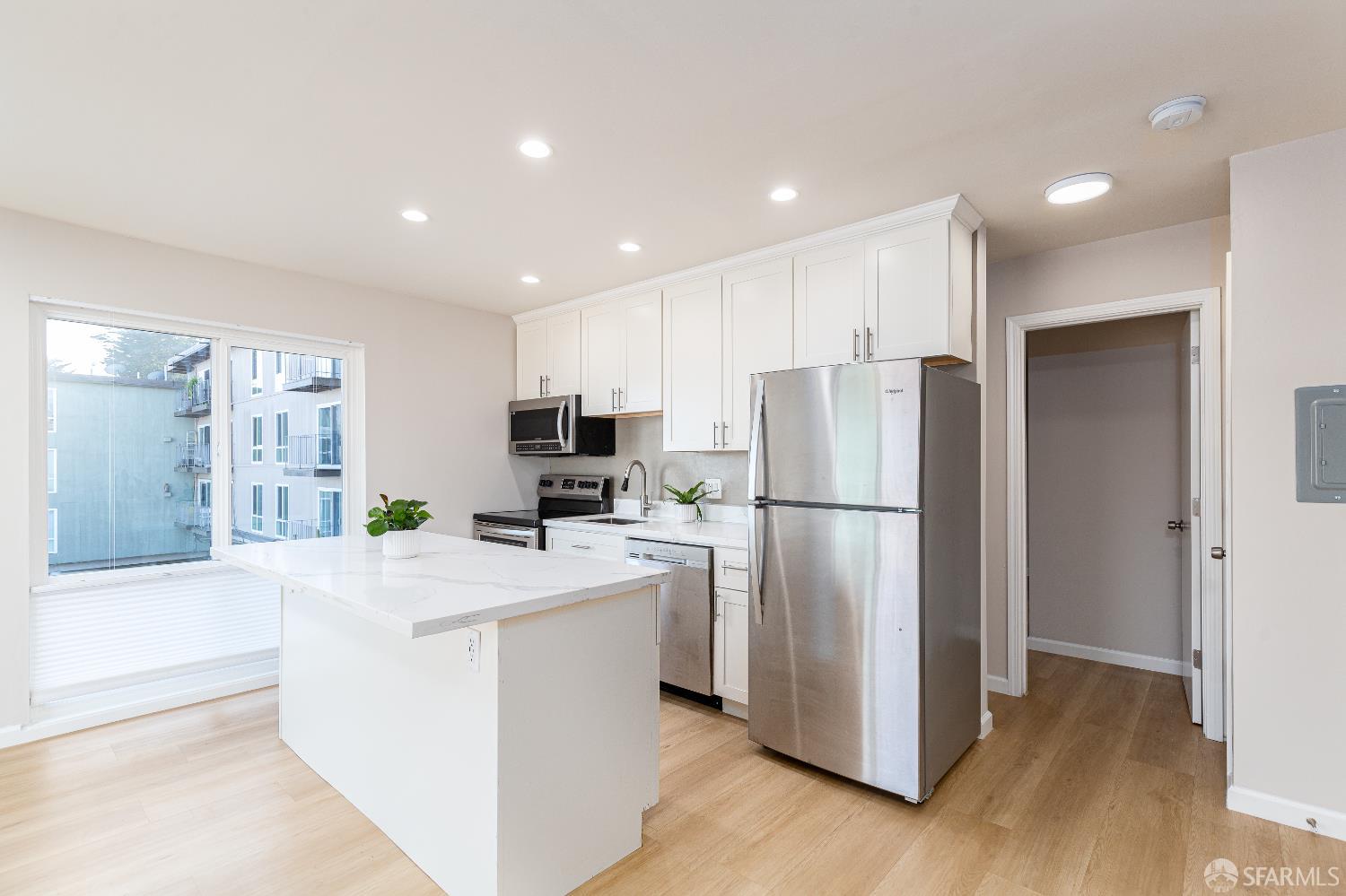 Detail Gallery Image 2 of 18 For 646 Corbett Ave #508,  San Francisco,  CA 94114 - 1 Beds | 1 Baths