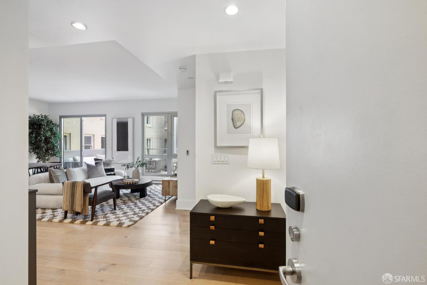 Photo #2: 425077604 Listing 