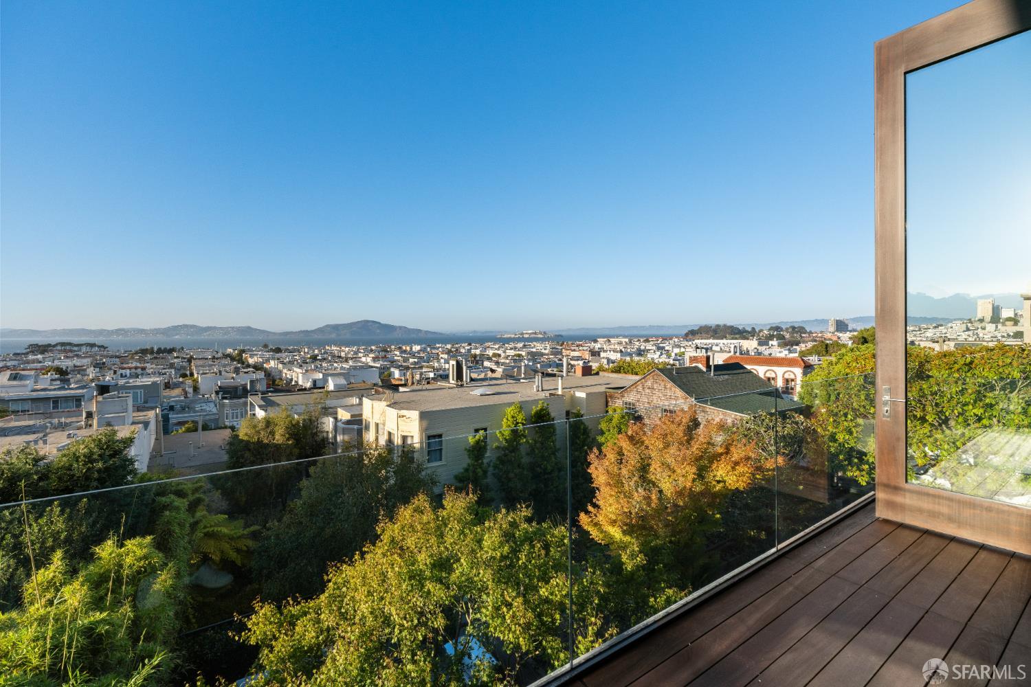 Detail Gallery Image 16 of 41 For 2626 Filbert St, San Francisco,  CA 94123 - 4 Beds | 4/1 Baths