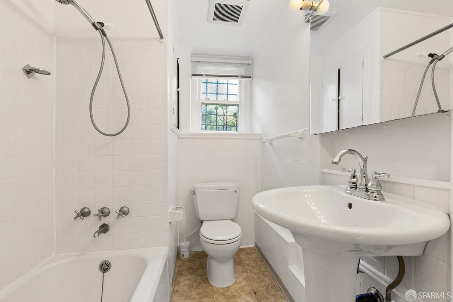 Detail Gallery Image 68 of 72 For 101 Graystone Ter, San Francisco,  CA 94114 - 3 Beds | 2/1 Baths