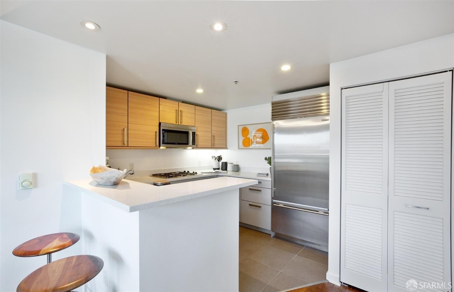 Detail Gallery Image 3 of 21 For 555 4th St #801,  San Francisco,  CA 94107 - 1 Beds | 1/1 Baths