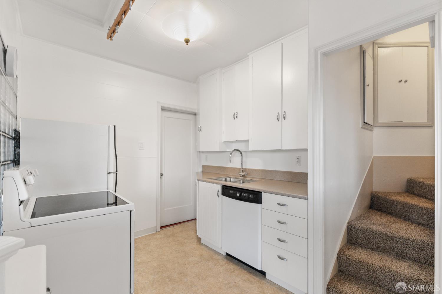 Detail Gallery Image 66 of 72 For 101 Graystone Ter, San Francisco,  CA 94114 - 3 Beds | 2/1 Baths