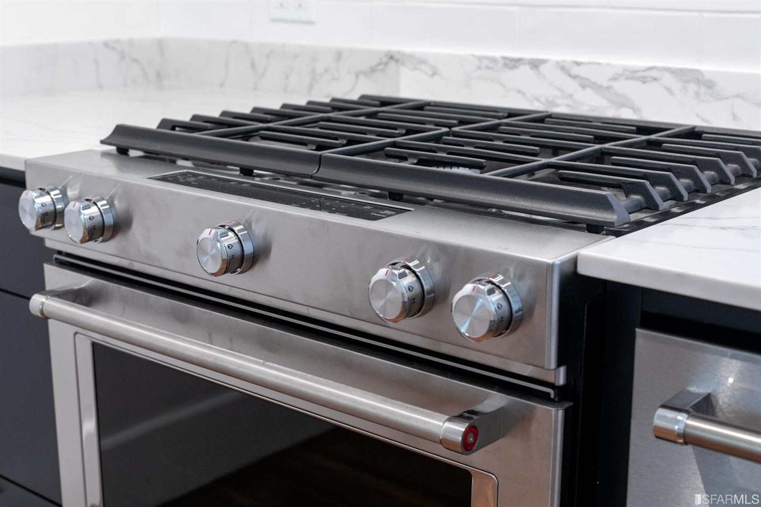 Detail Gallery Image 9 of 14 For 2662 Baker St, San Francisco,  CA 94123 - 1 Beds | 1 Baths