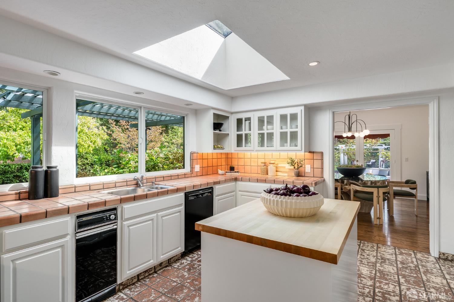 Detail Gallery Image 15 of 69 For 16244 Kennedy Rd, Los Gatos,  CA 95032 - 5 Beds | 3 Baths