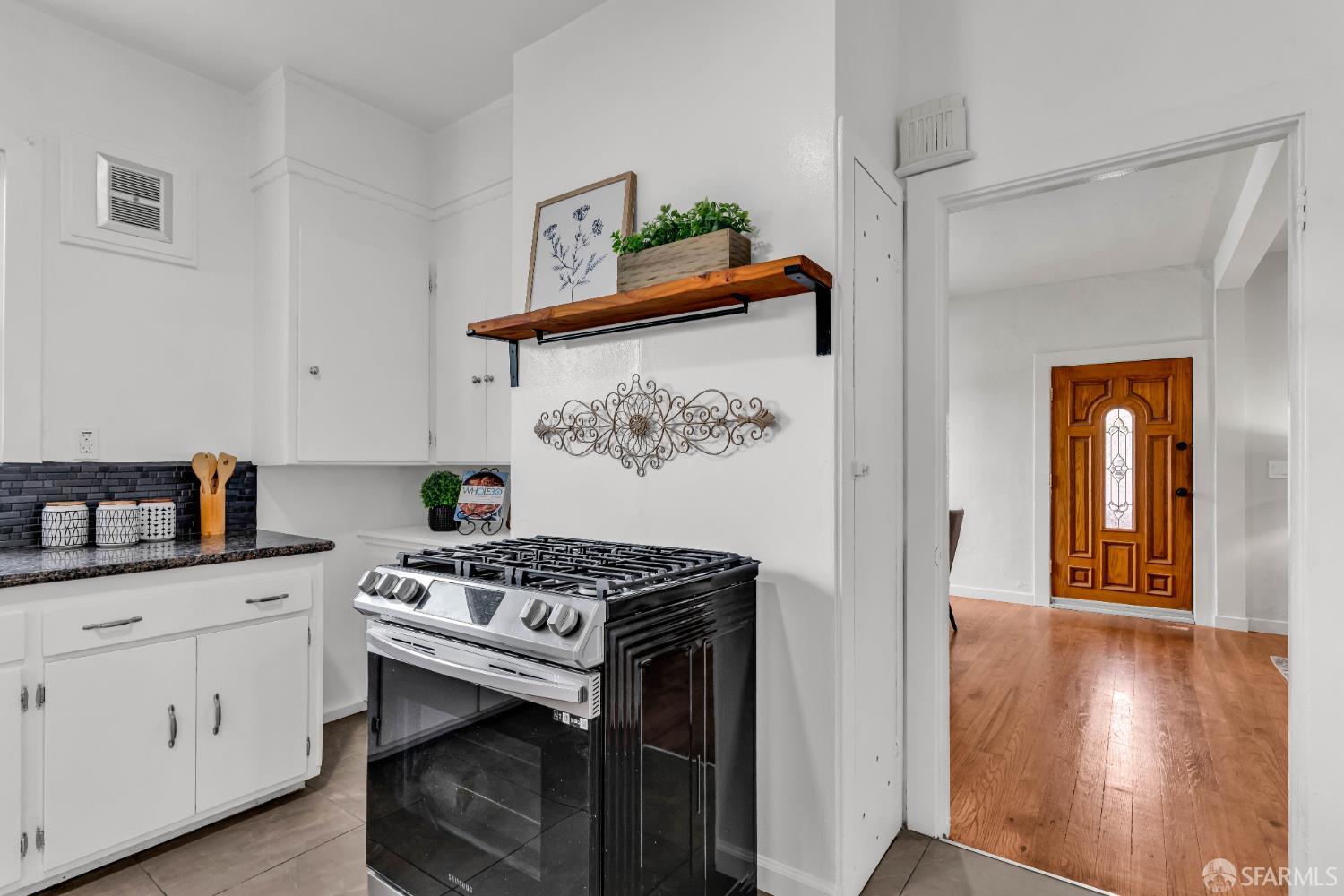 Detail Gallery Image 17 of 42 For 2918 Newbury St, Berkeley,  CA 94703 - 3 Beds | 1/1 Baths