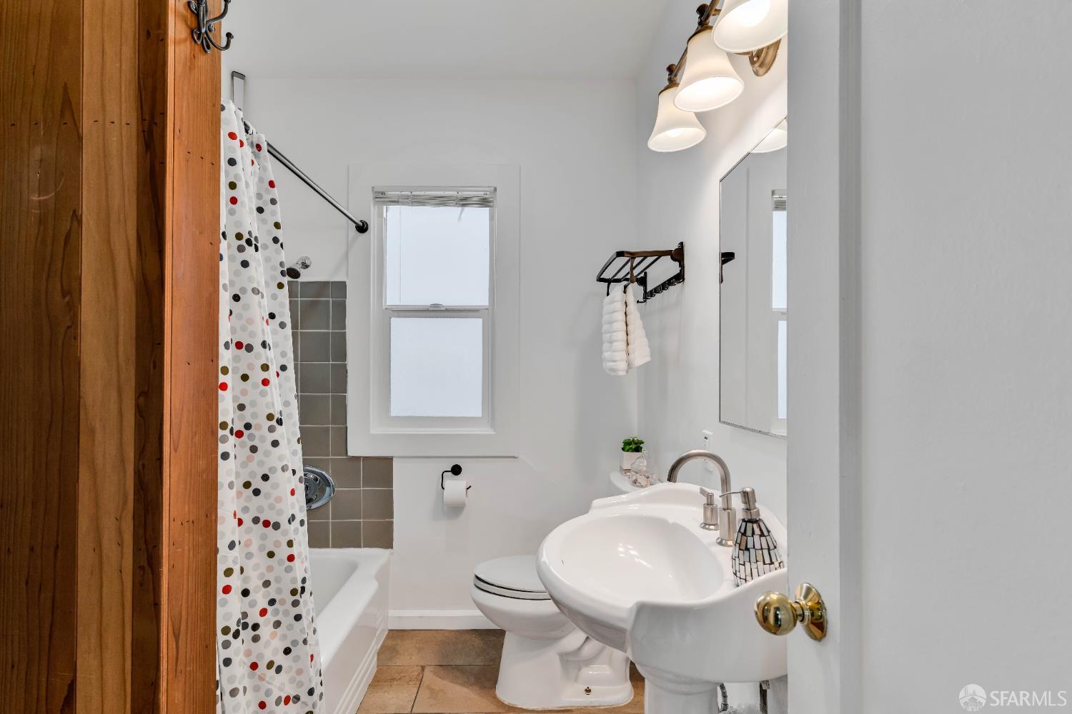 Detail Gallery Image 27 of 42 For 2918 Newbury St, Berkeley,  CA 94703 - 3 Beds | 1/1 Baths