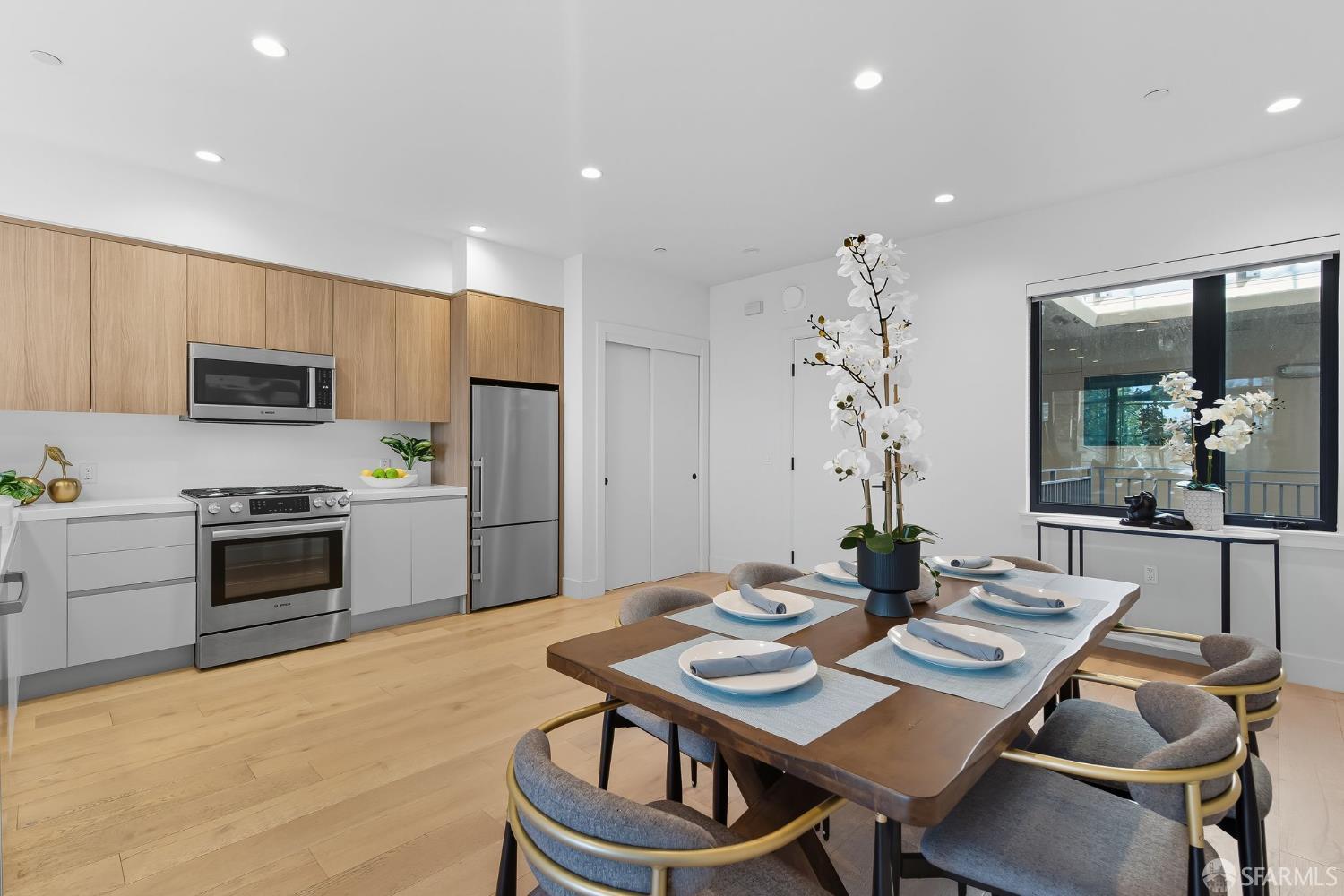 Detail Gallery Image 4 of 34 For 2747 San Pablo Ave #406,  Berkeley,  CA 94702 - 2 Beds | 1 Baths