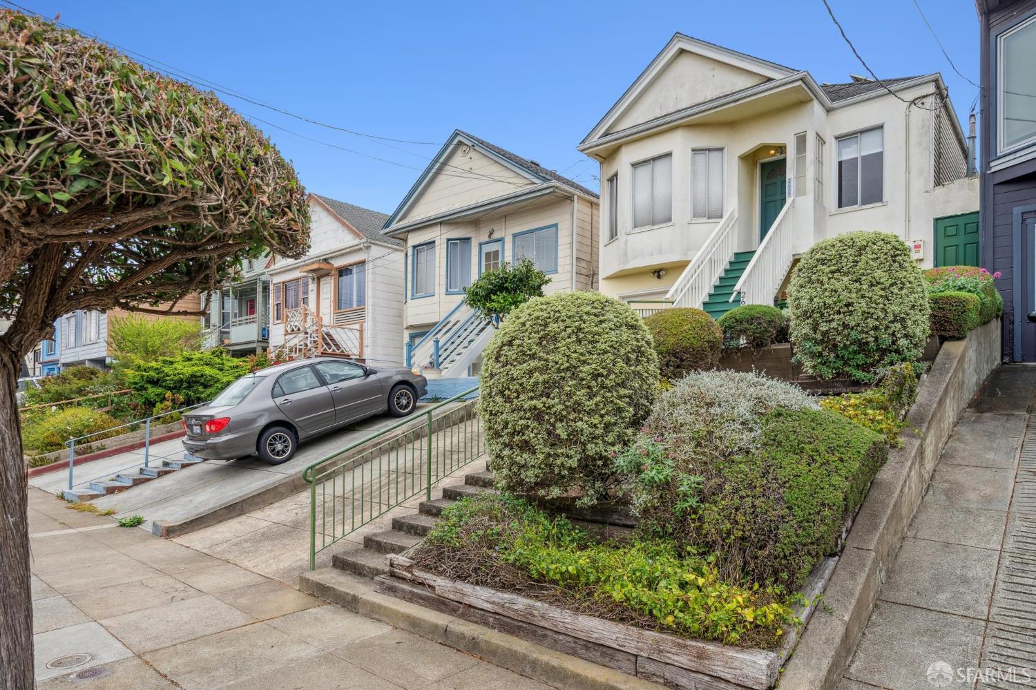 Detail Gallery Image 4 of 14 For 263 Vienna St, San Francisco,  CA 94112 - 2 Beds | 1 Baths