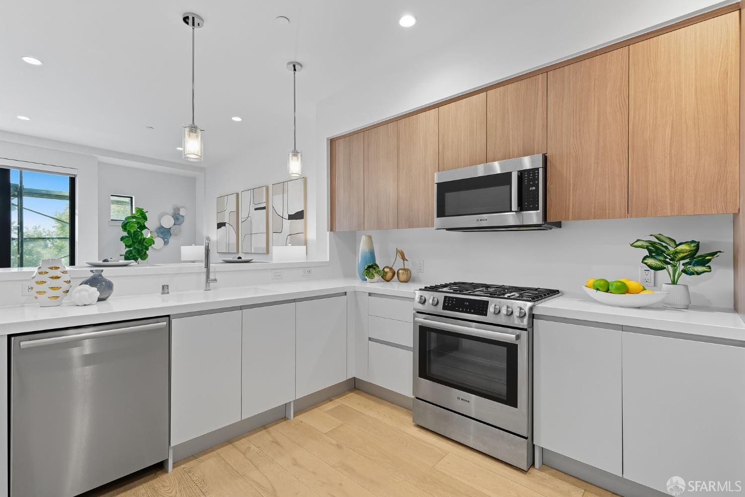 Detail Gallery Image 3 of 34 For 2747 San Pablo Ave #406,  Berkeley,  CA 94702 - 2 Beds | 1 Baths