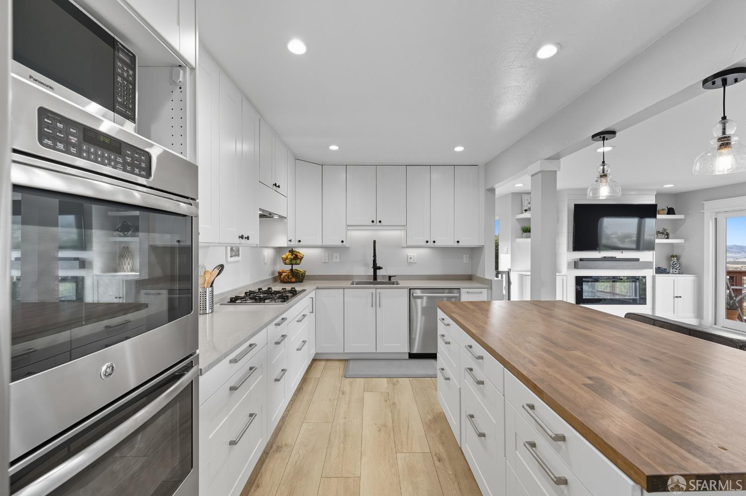 Detail Gallery Image 2 of 57 For 253 Kings Rd, Brisbane,  CA 94005 - 4 Beds | 3/1 Baths