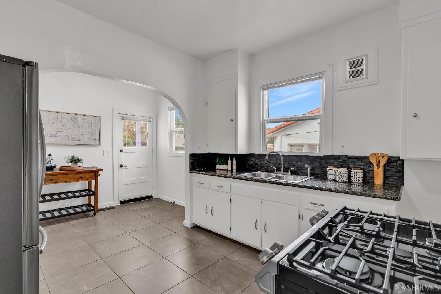 Detail Gallery Image 16 of 42 For 2918 Newbury St, Berkeley,  CA 94703 - 3 Beds | 1/1 Baths