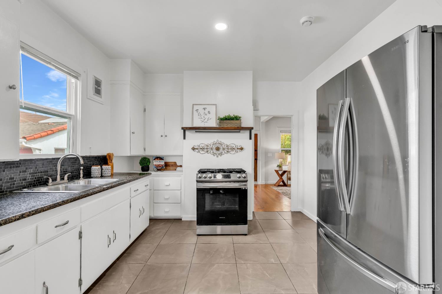 Detail Gallery Image 18 of 42 For 2918 Newbury St, Berkeley,  CA 94703 - 3 Beds | 1/1 Baths