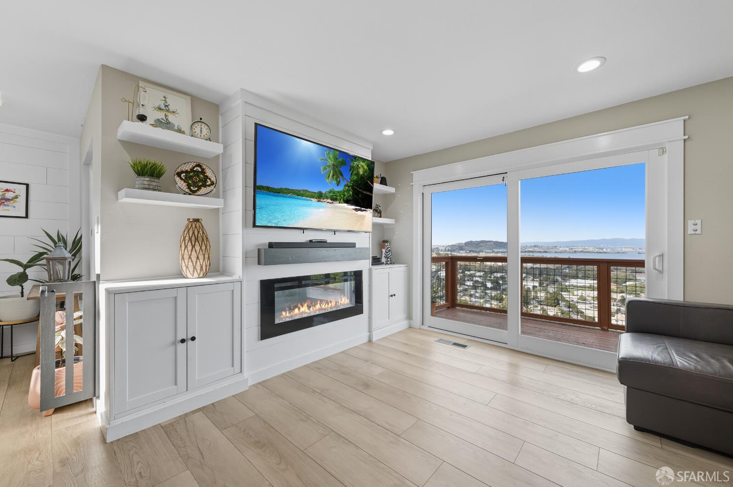 Detail Gallery Image 4 of 57 For 253 Kings Rd, Brisbane,  CA 94005 - 4 Beds | 3/1 Baths