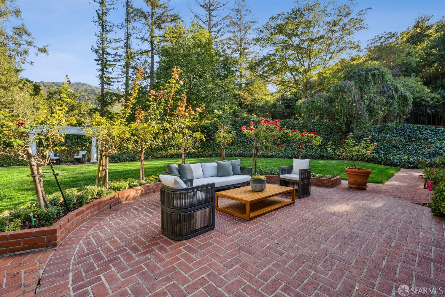 Detail Gallery Image 14 of 69 For 16244 Kennedy Rd, Los Gatos,  CA 95032 - 5 Beds | 3 Baths