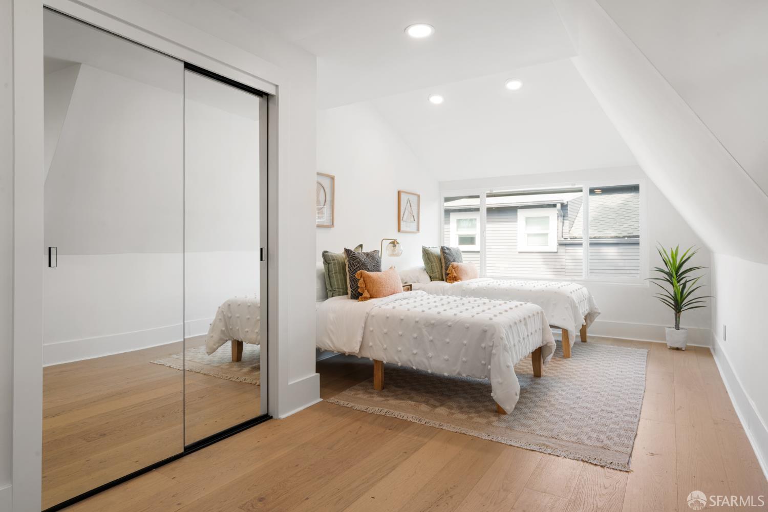 Detail Gallery Image 20 of 28 For 2533 Grant St, Berkeley,  CA 94703 - 4 Beds | 3 Baths