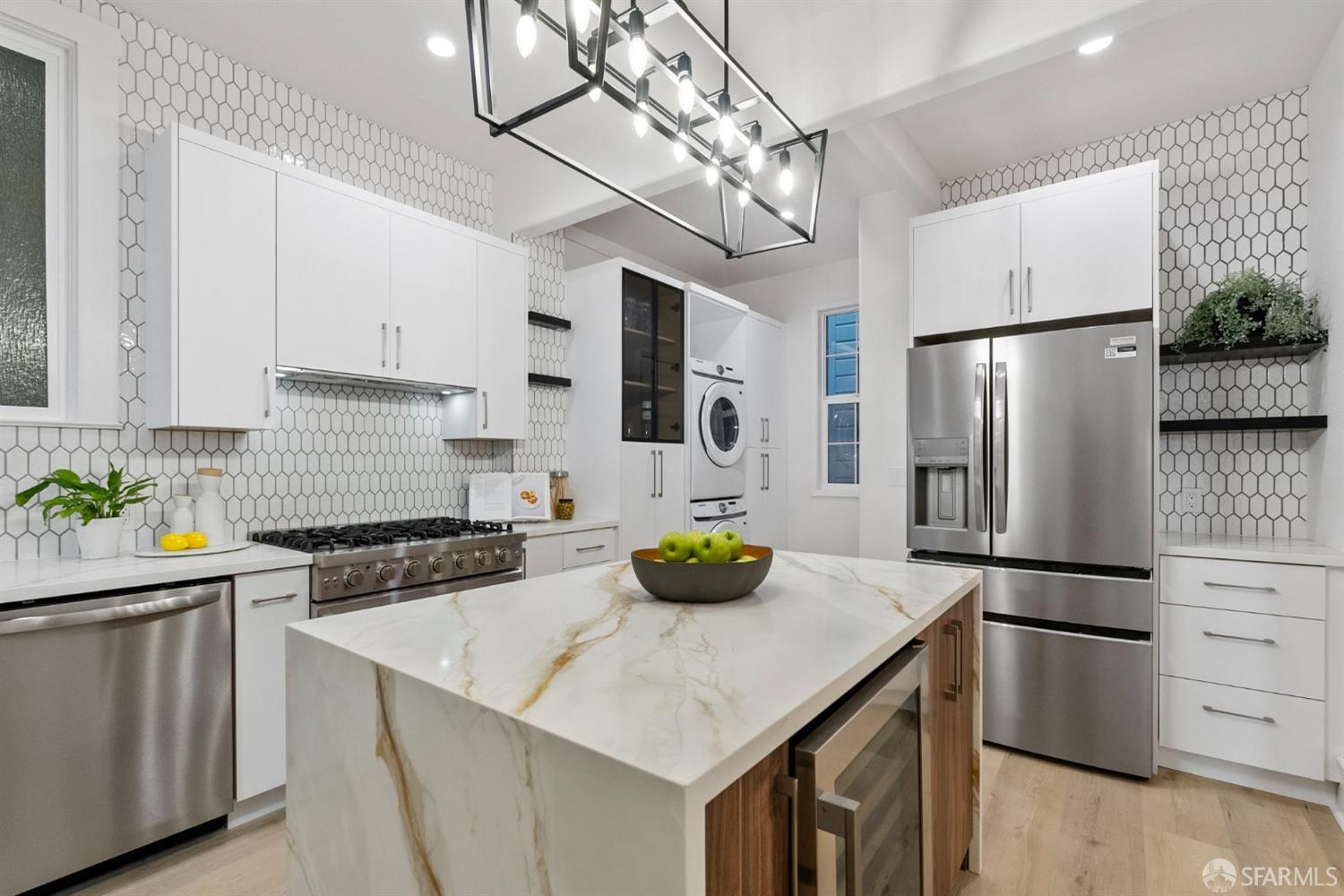 Photo #2: 425078569 Listing 