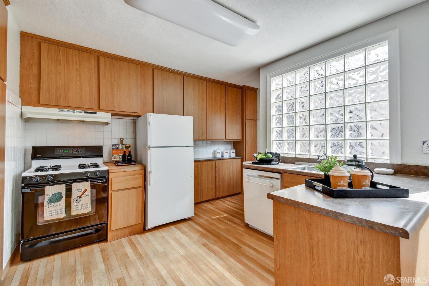 Detail Gallery Image 12 of 53 For 2116 18th Ave, San Francisco,  CA 94116 - 4 Beds | 3 Baths