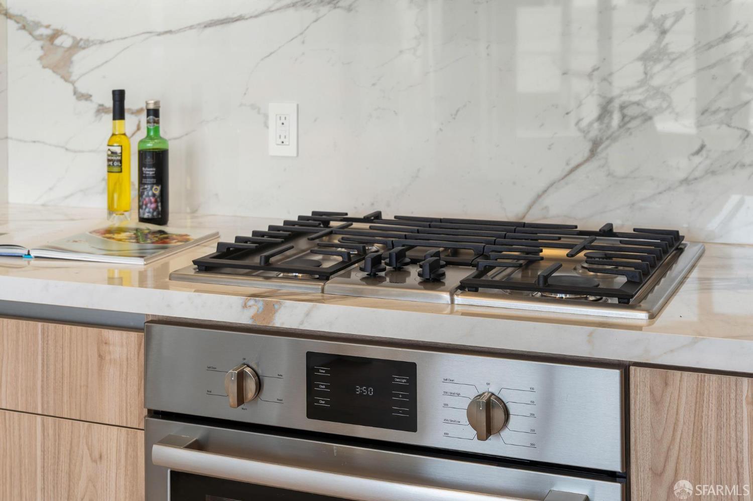 Detail Gallery Image 12 of 47 For 2418 20th Ave #101,  San Francisco,  CA 94116 - 2 Beds | 2 Baths