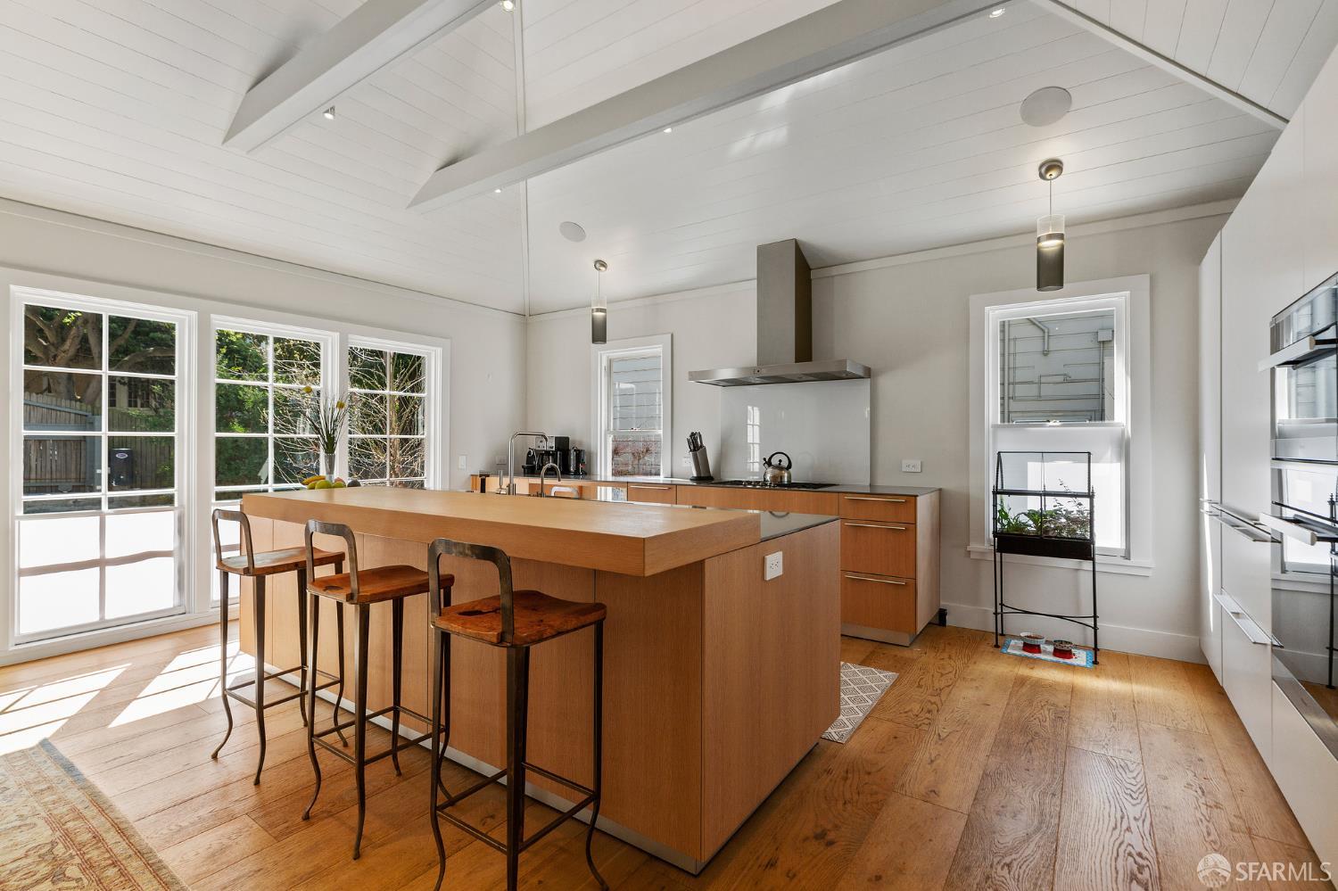 Detail Gallery Image 17 of 83 For 1338 Filbert St a,  San Francisco,  CA 94109 - 4 Beds | 4 Baths