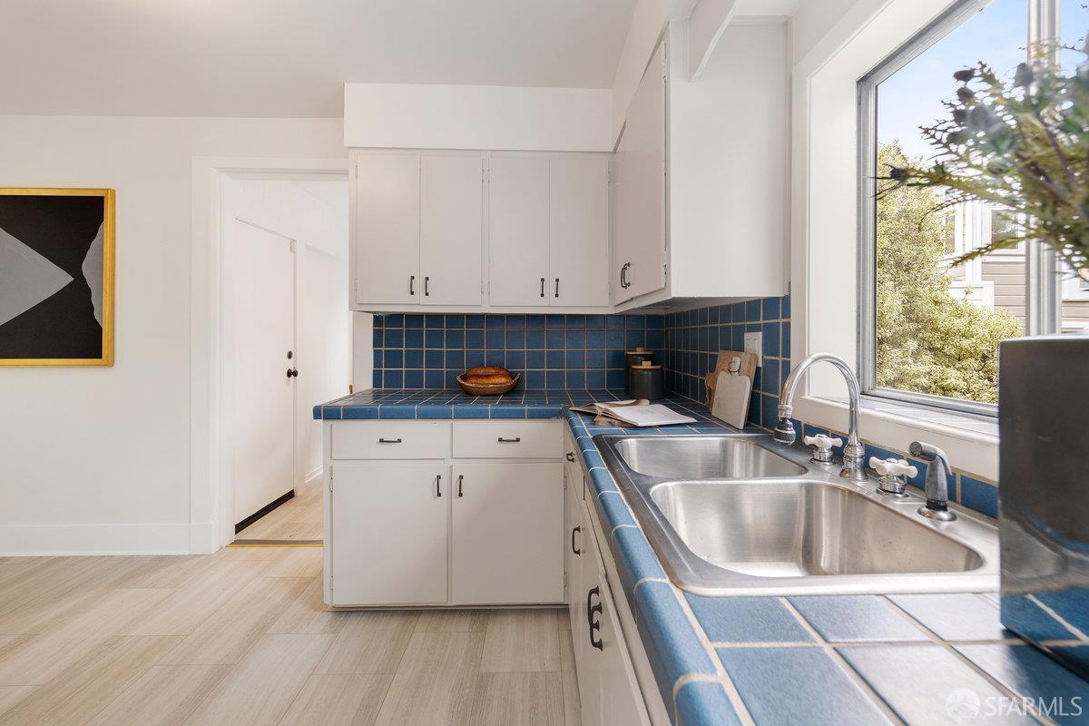 Detail Gallery Image 13 of 27 For 223 Scott St, San Francisco,  CA 94117 - 2 Beds | 2/1 Baths