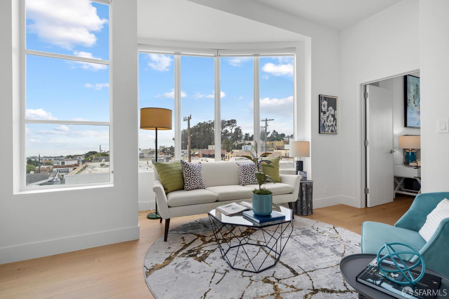 Detail Gallery Image 5 of 47 For 2418 20th Ave #101,  San Francisco,  CA 94116 - 2 Beds | 2 Baths