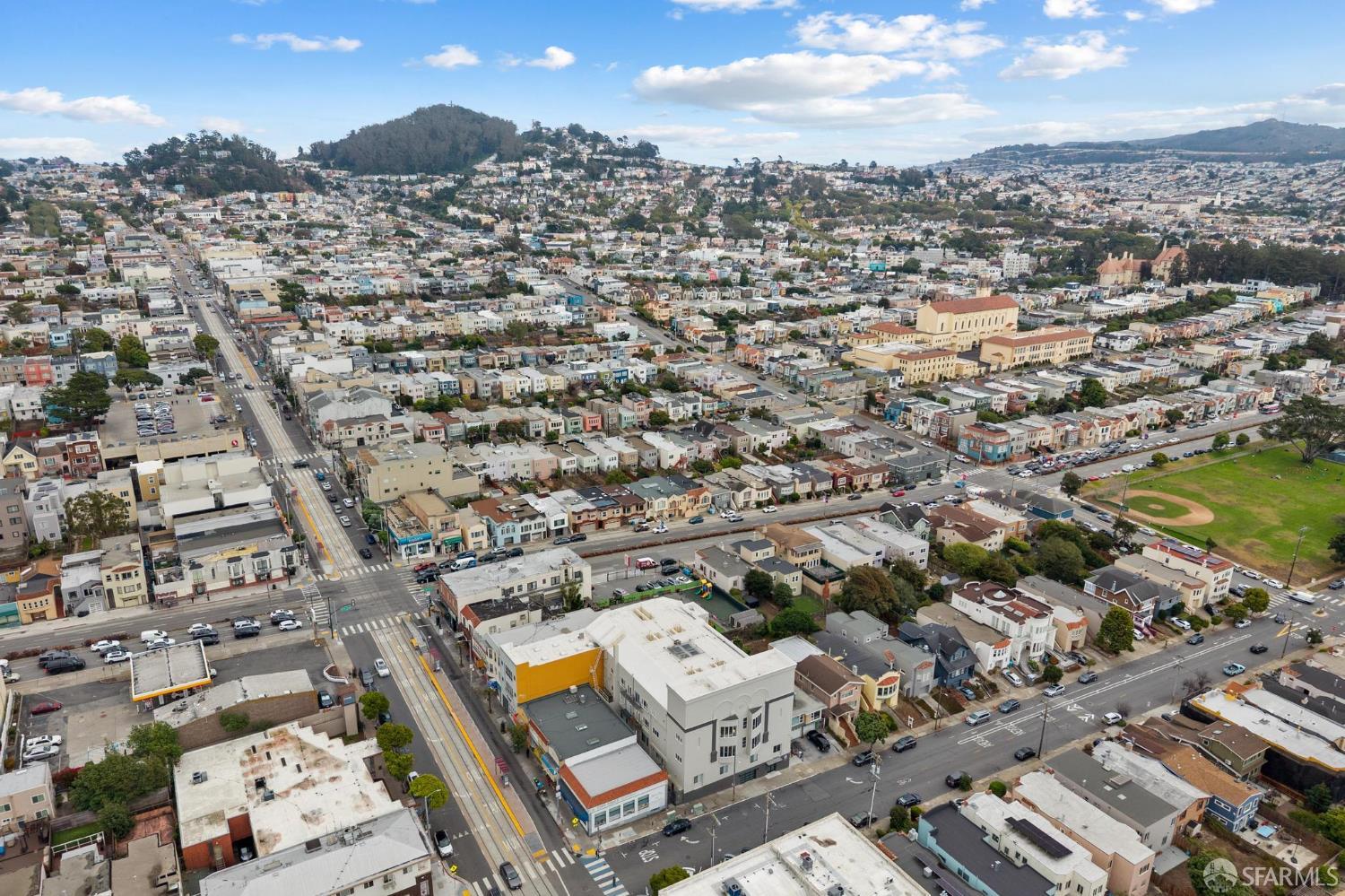 Detail Gallery Image 34 of 47 For 2418 20th Ave #101,  San Francisco,  CA 94116 - 2 Beds | 2 Baths