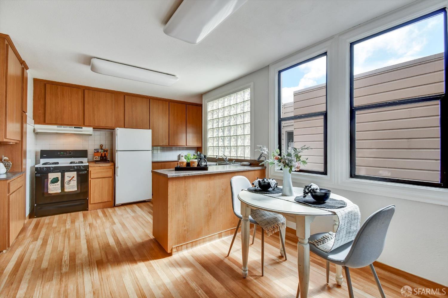 Detail Gallery Image 10 of 53 For 2116 18th Ave, San Francisco,  CA 94116 - 4 Beds | 3 Baths