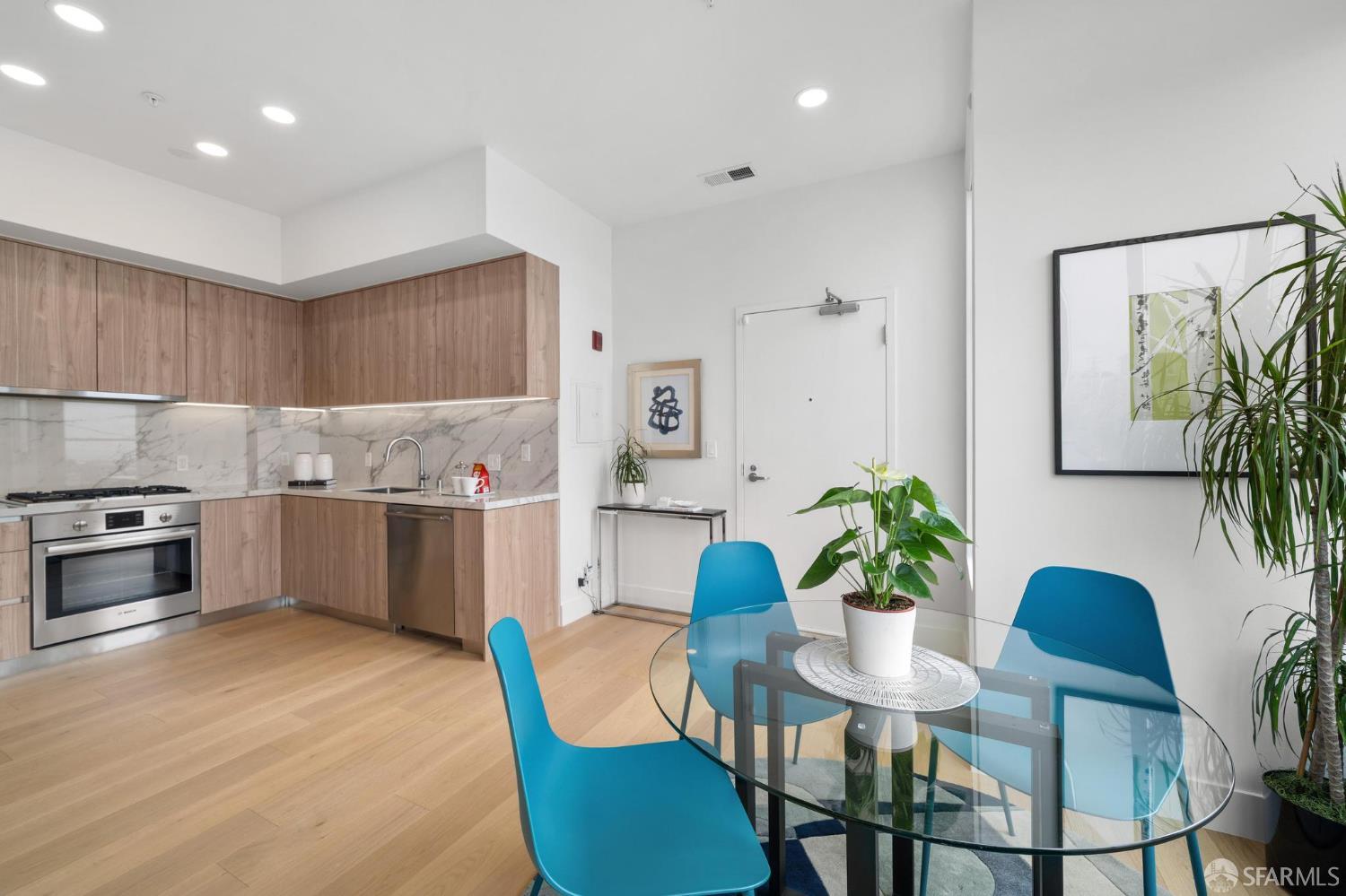 Detail Gallery Image 8 of 47 For 2418 20th Ave #101,  San Francisco,  CA 94116 - 2 Beds | 2 Baths