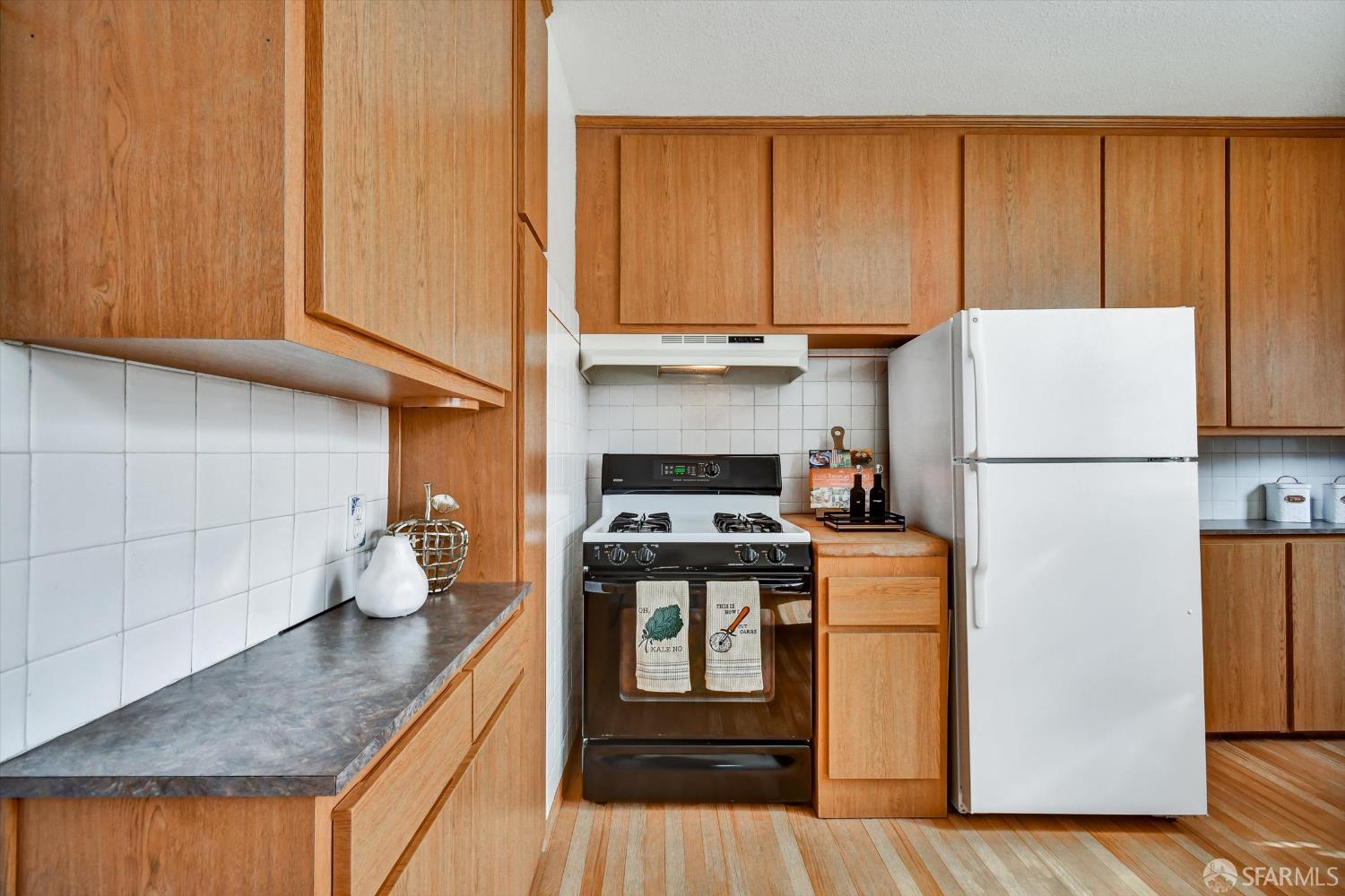 Detail Gallery Image 13 of 53 For 2116 18th Ave, San Francisco,  CA 94116 - 4 Beds | 3 Baths