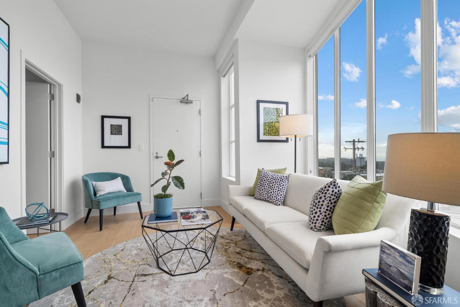Detail Gallery Image 4 of 47 For 2418 20th Ave #101,  San Francisco,  CA 94116 - 2 Beds | 2 Baths