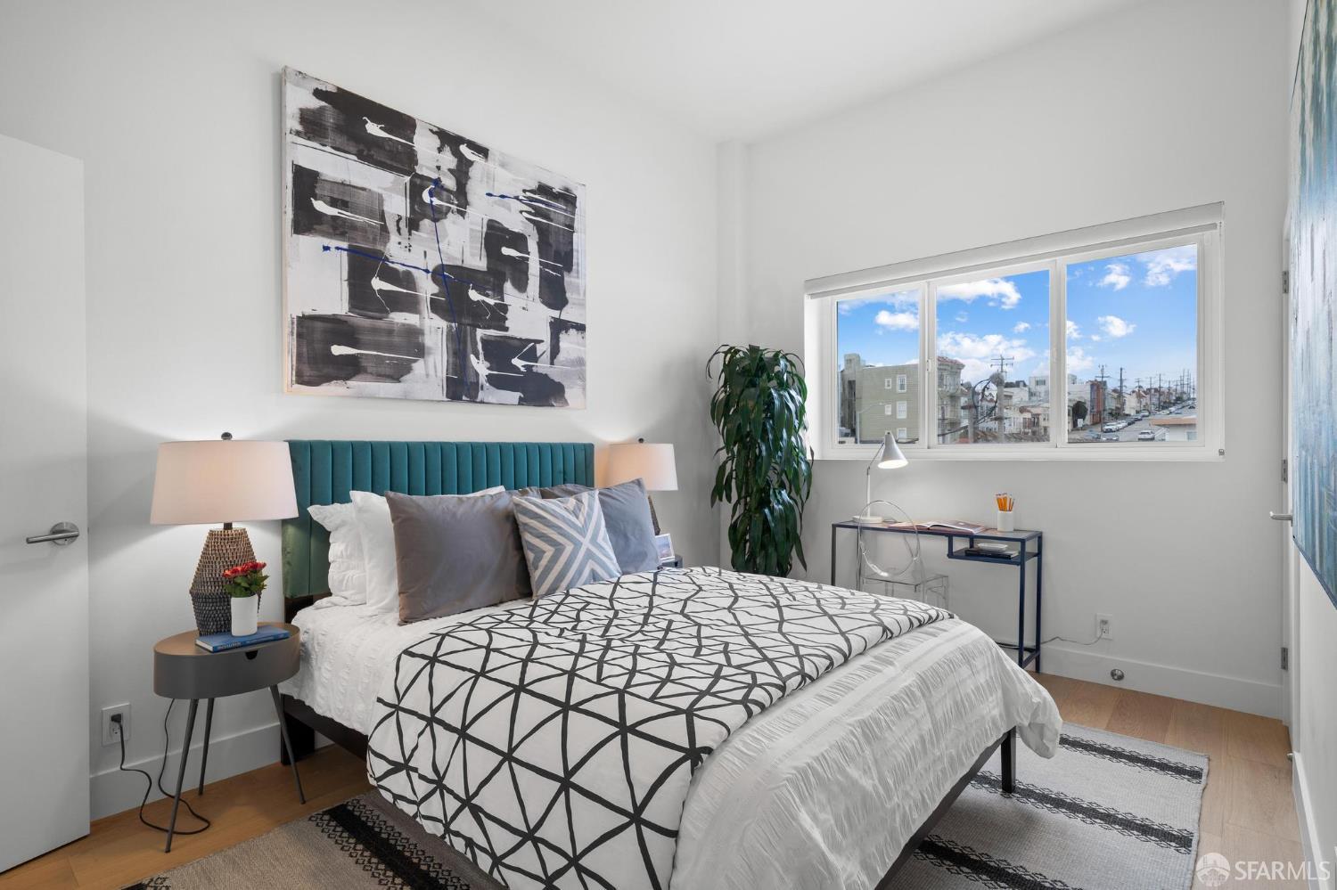 Detail Gallery Image 14 of 47 For 2418 20th Ave #101,  San Francisco,  CA 94116 - 2 Beds | 2 Baths